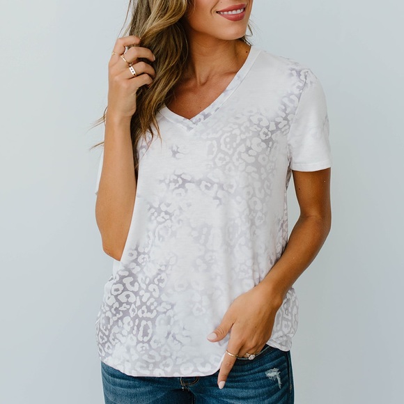 Fading Away Leopard V-Neck in Navy - Picture 10 of 11